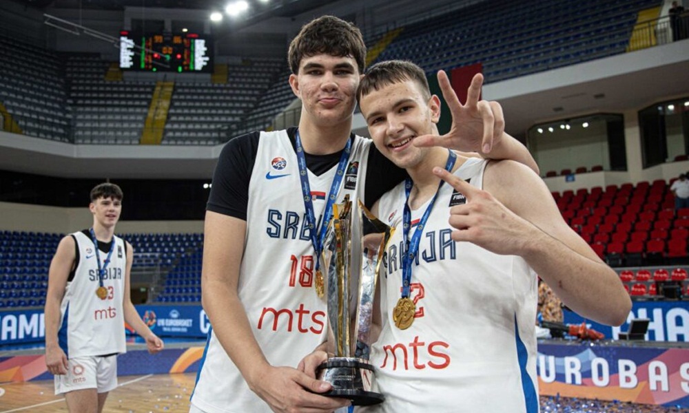 Успех за историју - Васо Шапоњић, десно (Уступљене фотографије)