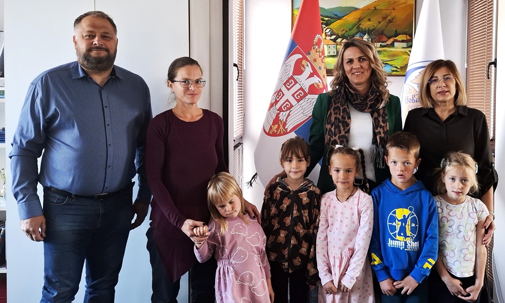 Домаћин и гости у згради општине (Фото: Р. Поповић)