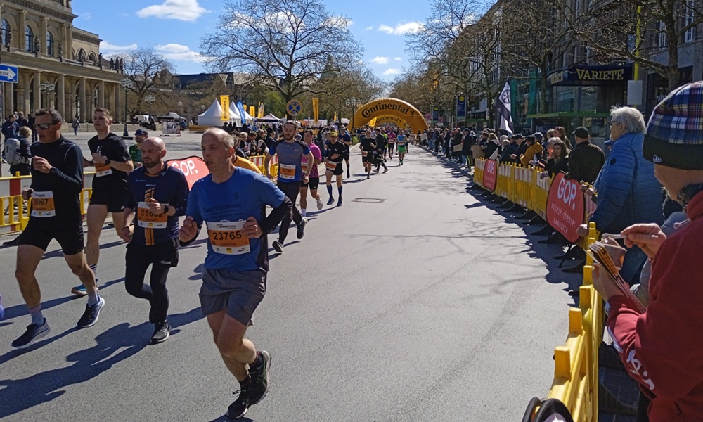 Више хиљада тркача из целог света - маратон у Хановеру