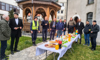Сибол суживота и заједништва- Бајрамска софра испред џамије (Фото: Ж. Дулановић)