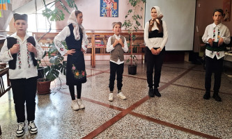 Ђаци глумили, певали, рецитовали- са прославе у Радоињи (Фото: Р. Поповић)